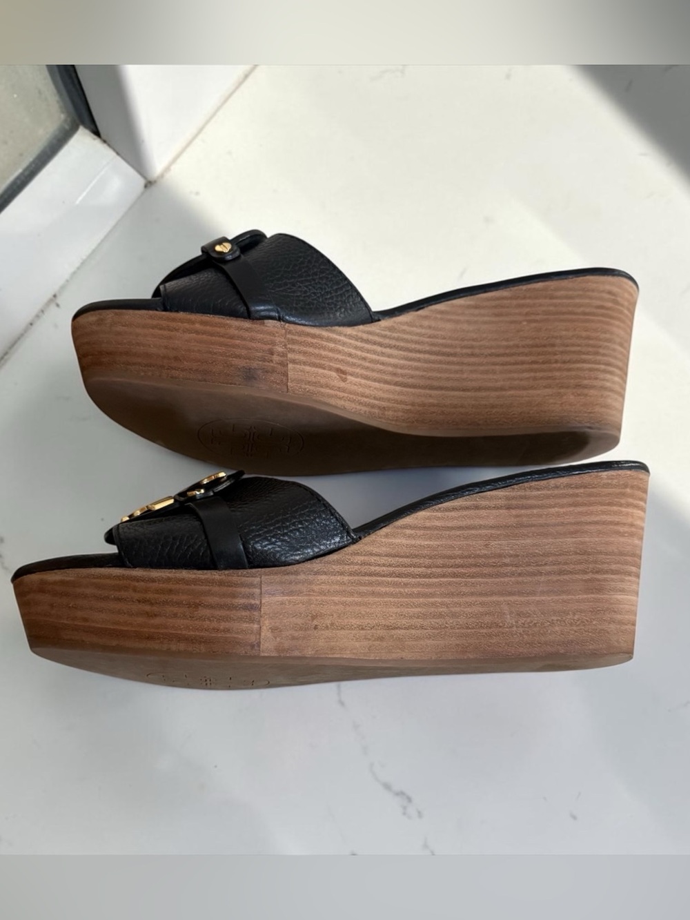 Tory Burch Black Leather Wedge Slide Sandals with Gold Accent! Size 10 - Picture 6 of 12
